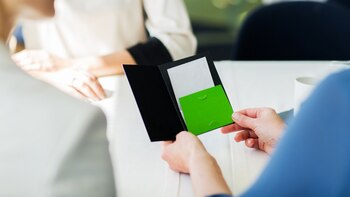 Existen algunas técnicas para evitar el conflicto ante la llegada de la cuenta (Shutterstock)