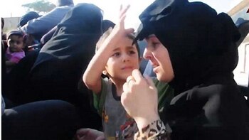 La madre se quita el