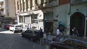 En Alsina 1418, donde funcionan