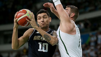 Carlos Delfino ante la dura