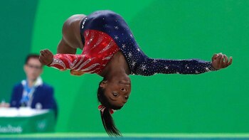 La estadounidense Simone Biles es la única gimnasta en ser campeona del mundo general individual tres veces consecutivas. Se destactó en Río por su salto de caballo (AP).