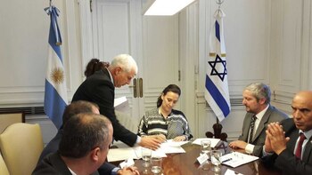 La delegación israelí, durante su