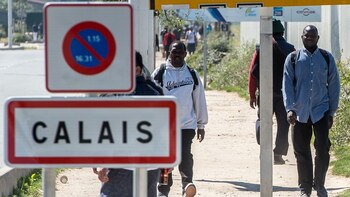 El gobierno británico anunció la construcción de un muro en Calais (AFP)