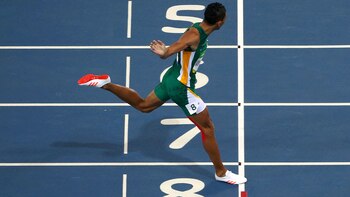 Wayde van Niekerk pulverizó la