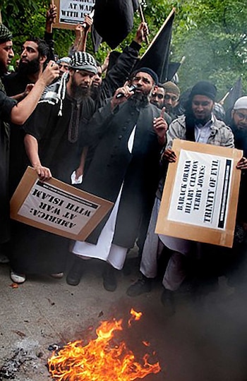 En 2010, Choudary prendió fuego