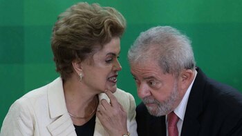 Dilma Rousseff junto a Lula