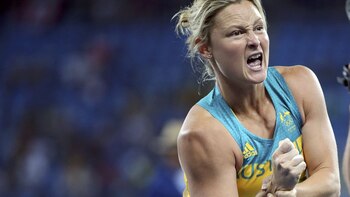 Kim Mickle se sacó el hombro en plena competencia de lanzamiento de jabalina (Reuters)