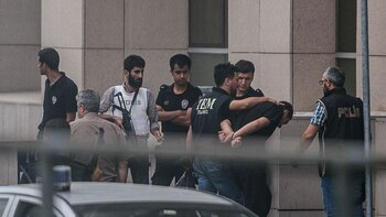 40.029 personas fueron detenidas desde el fallido golpe de Estado (AFP)