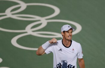 El británico Andy Murray venció al argentino Juan Martin Del Potro y se quedó con el oro en tenis (AP)