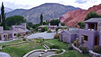 La Comarca Hotel está construido en un privilegiado lugar en las afueras del pueblo de Purmamarca
