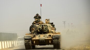 Un tanque turco se desplaza