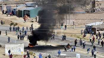 El conflicto dejó además tres mineros muertos, Severino Ichota, Fermín Mamani y Rubén Aparaya Pillco, durante los enfrentamientos con la Policía (AFP)