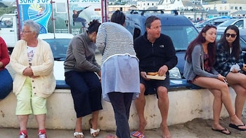 El ex primer ministro come