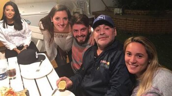 Maradona cenando con Rocío Oliva