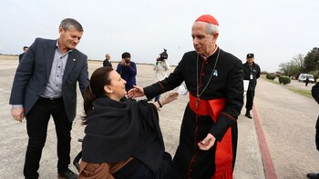 Gabriela Michetti saluda al cardenal