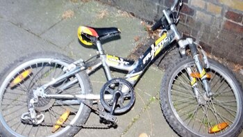 La bicicleta en la que supuestamente se trasladaba el niño de “6 o 7 años” secuestrado en Surrey