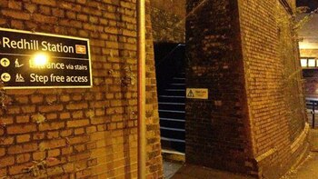 La bicicleta fue hallada en la entrada de la Estación Redhill, en Surrey. Estaba allí desde hacía semanas, según corroboraron las cámaras de seguridad