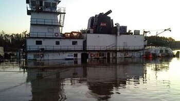 Buque con la bandera de