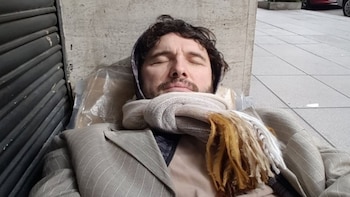 El actor durmiendo en la