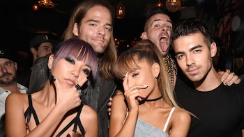Ariana Grande otra vez tapándose