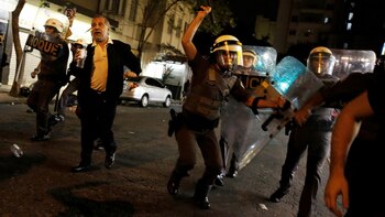 Hubo enfrentamientos y corridas (Reuters)