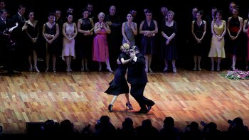 Cristian Palomo y Melisa Sacchi en plena competencia (AP)
