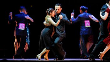 Los colombianos Douglas Risso y Jenifer Orjuela ganaron el quinto puesto de la categoría salón (AFP)
