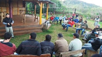 Los vecinos, reunidos en asamblea, aseguran: “No pasarán las topadoras dentro del Parque” (MisionesCuatro.com)