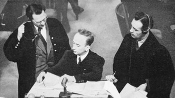 Benjamin Ferencz y su equipo