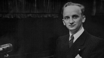 Benjamin Ferencz, a los 27