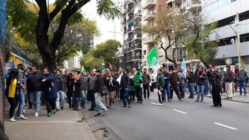 Hubo forcejeos e insultos entre