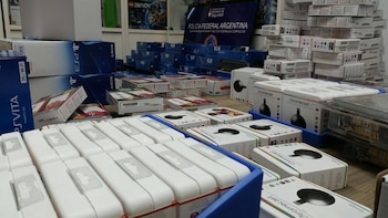 Parte de los artículos incautados