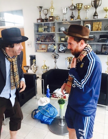 “Minguito” con Lionel Messi (Crédito: