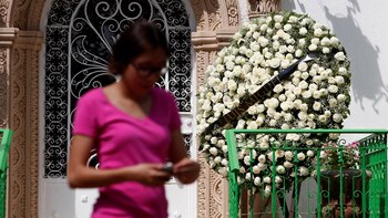 La arreglo floral enviado por