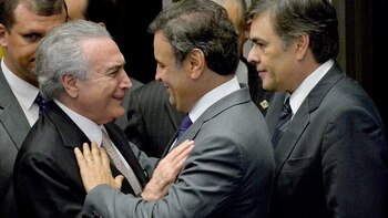 Michel Temer junto a Aécio