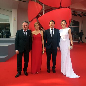 Oscar Martínez y su mujer