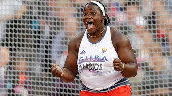 La cubana subastó su presea