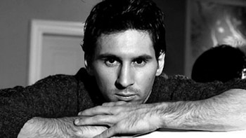 El delantero de la selección argentina sufrió una transformación impactante desde su salto a la fama, en lo físico hasta sus llamativos detalles trendy