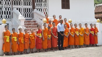 Obama posó con jóvenes del templo tras un malentendido (AFP)