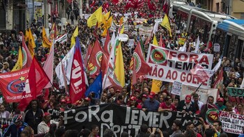 Miles de brasileños marcharon contra Temer en 40 ciudades (AFP)