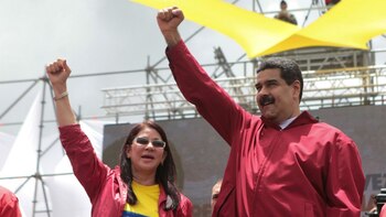 El presidente venezolano Nicolás Maduro y la primera dama, Cilia Flores, durante un acto en Caracas el 1 de septiembre (Reuters)