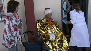 En la zona del suceso trabaja un operativo conformado por servicios sanitarios de urgencia, bomberos y miembros de Protección Civil (EFE)