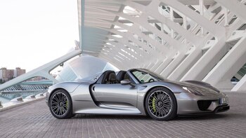 Es un súperdeportivo híbrido, una de las creaciones más agresivas de Porsche