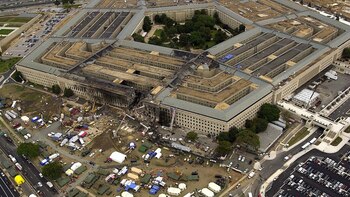 El Pentágono tras el ataque del 11 de septiembre de 2001 (AFP)