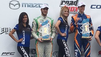 Nicolás Dapero, en el podio tras ganar la carrera del domingo en Laguna Seca