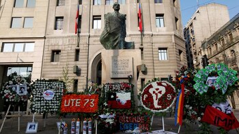 Arreglos florarles en el monumento