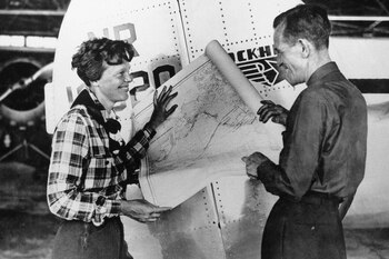 Amelia Earhart y su navegante,