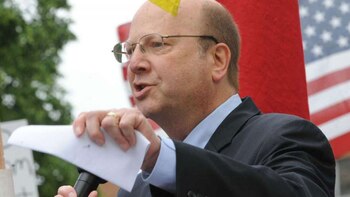 Bill Nojay apoyaba la candidatura
