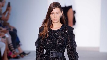 Seria y hermosa. Segundos después