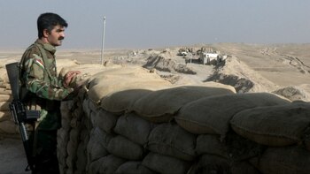 Un soldado del iraní Partido